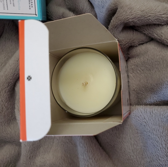 Vegan, clean burning coconut wax candle - Picture 3 of 13